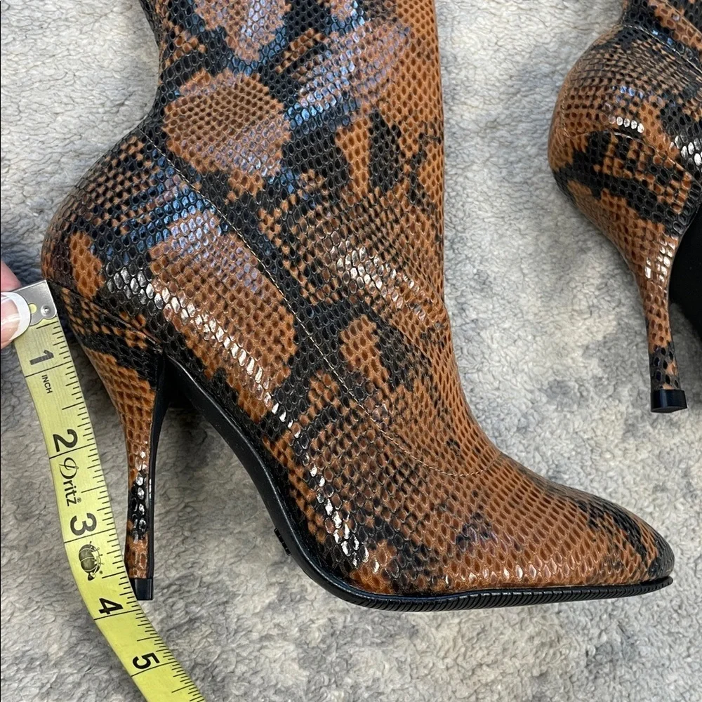 NIB Stuart Weitzman Shiloh Stretch Over the knee Boots Brown Snake Sz 35